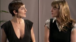 5. Spoof - her boob pops out of her dress : Le (la?) pouf - Vous les Femmes
