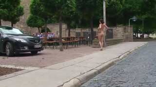 4. She looks like a lot of fun : Nude Art Shoot Royal Park (not the first time I've seen this on both Youtube abd Reddit ...)