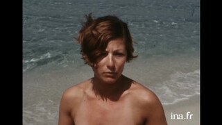 4. 1973 : Le monokini sauvage envahit les plages | Archive INA