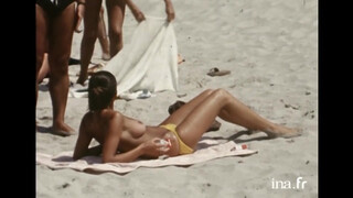 2. 1973 : Le monokini sauvage envahit les plages | Archive INA