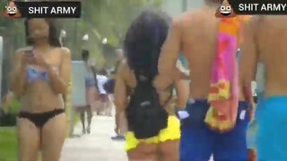 1. Walkimg without panties in Brazil streer. Prank reaction
