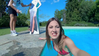 Italian youtuber Valentina Lattanzio underwater nipslip/downblouse at 9:31
