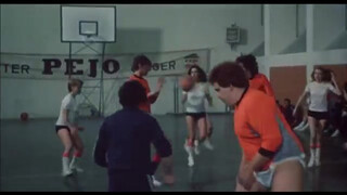 4. La Compagna di Banco (1977) - partita di basket e doccia [Lilli Carati]