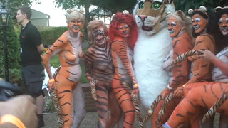 4. Streak For Tigers 2016 London Zoo [Warning Contains Full Frontal Nudity]