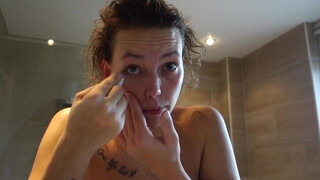 1. Topless photoshoot dagvlog-starts @ 6:20-Roxy's vlog #157