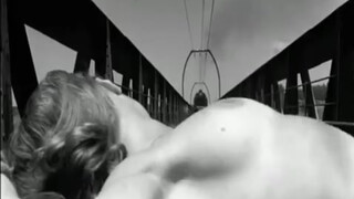 Topless legendary French actress tied to train tracks : Romy Schneider - Scène du train (L'enfer)