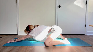 2. Sierra Ky Morning Streching & Yoga Challenge