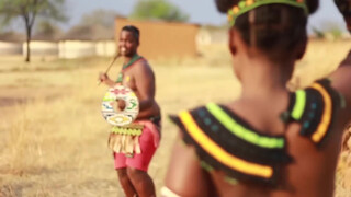 She is so smart! Ndebele culture – South Africa dance