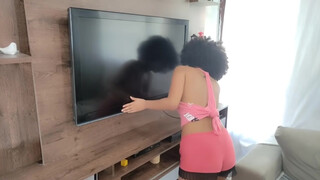 5. Limpei a tv, o reflexo revelou um segredo (nice use of reflexion)