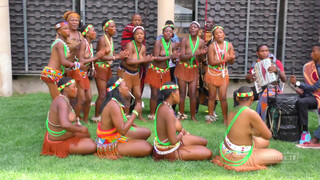 6. African ladies shake their boobs